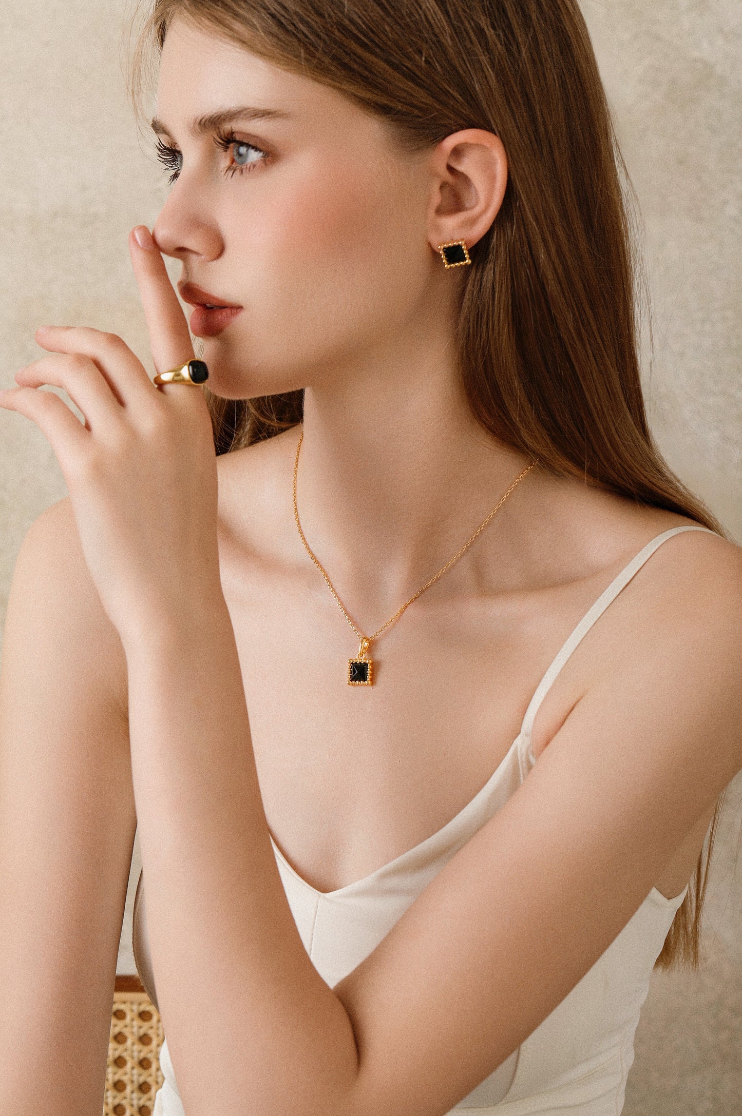 「Nocturne」Square pendant necklace