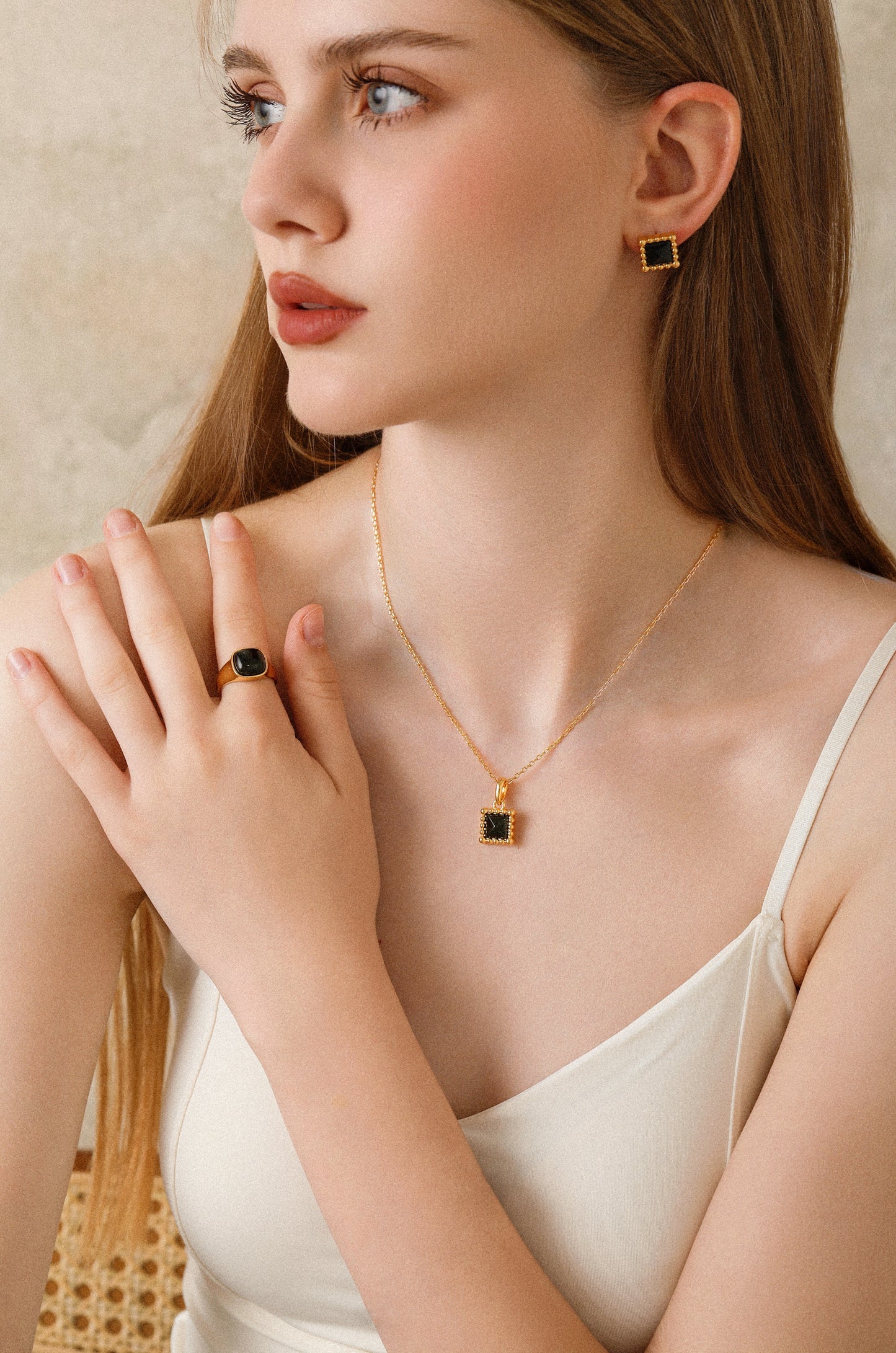 「Nocturne」Square stud earrings