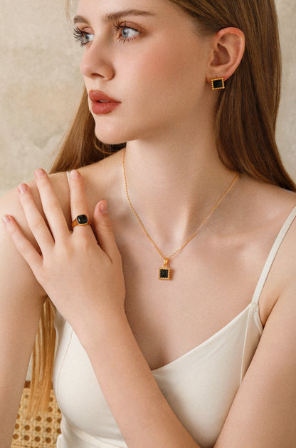 「Nocturne」Square stud earrings