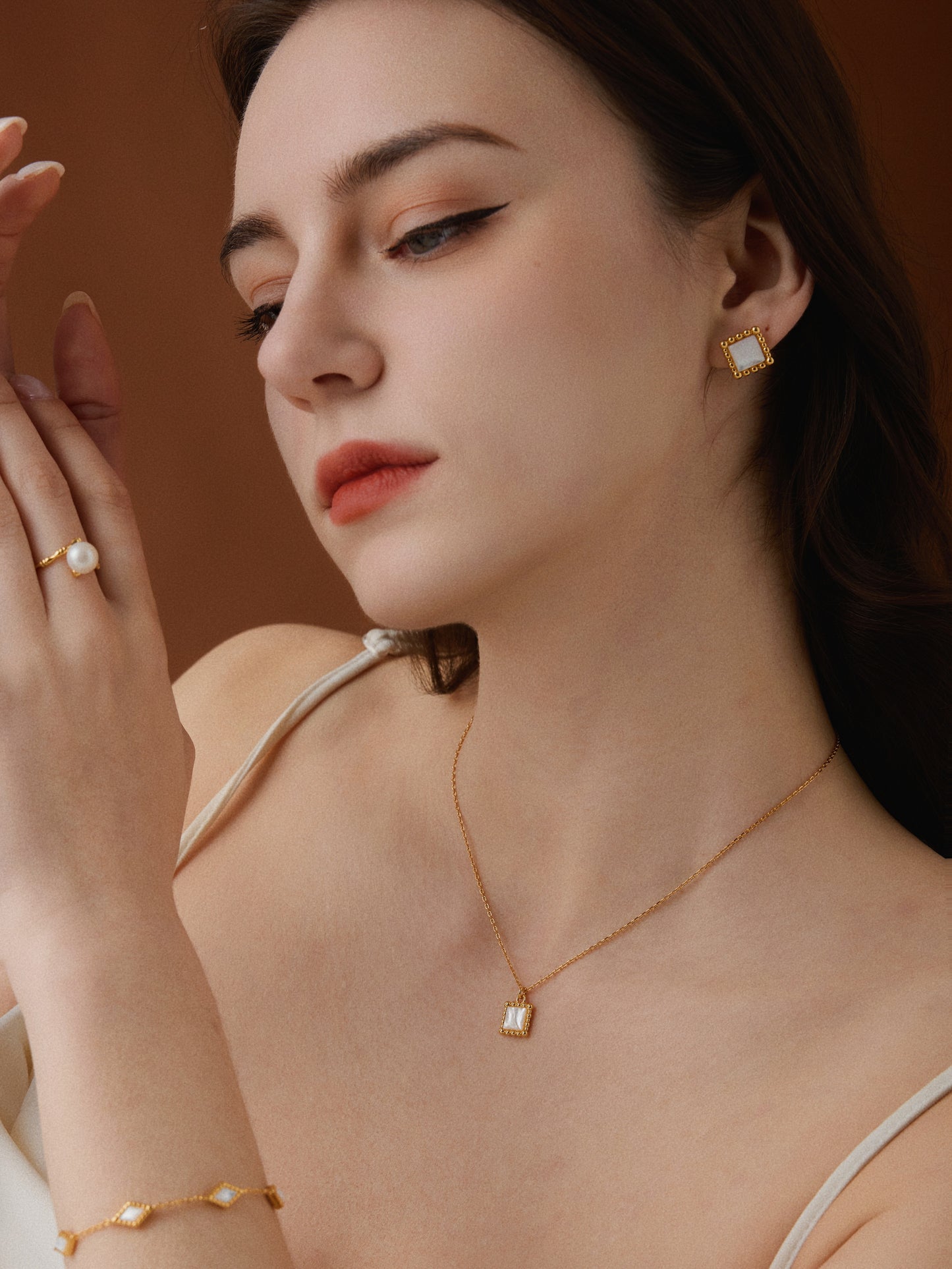 「Luna」Square stud earrings