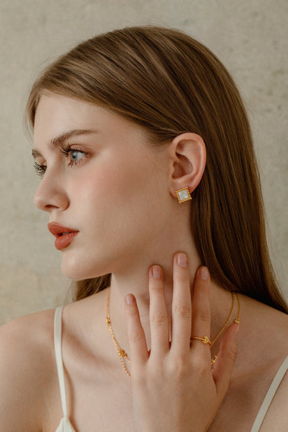 「Luna」Square stud earrings