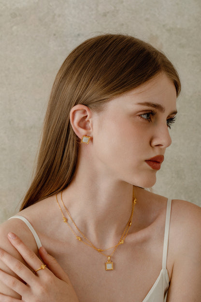 「Luna」Square stud earrings