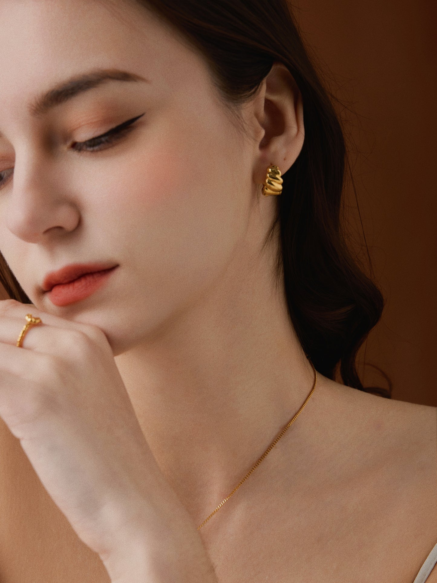 「Puff」mini gold hoop earrings