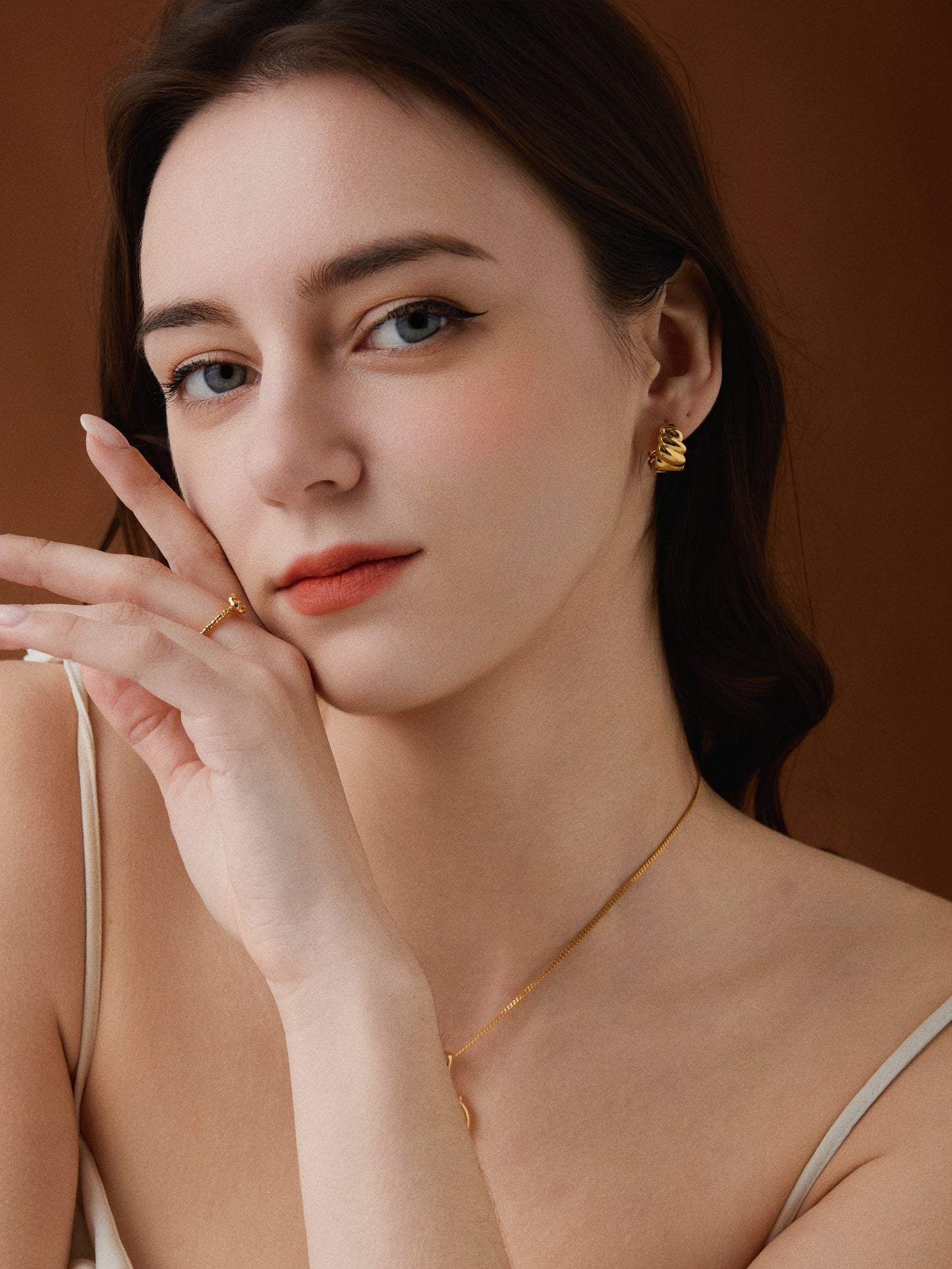「Puff」mini gold hoop earrings