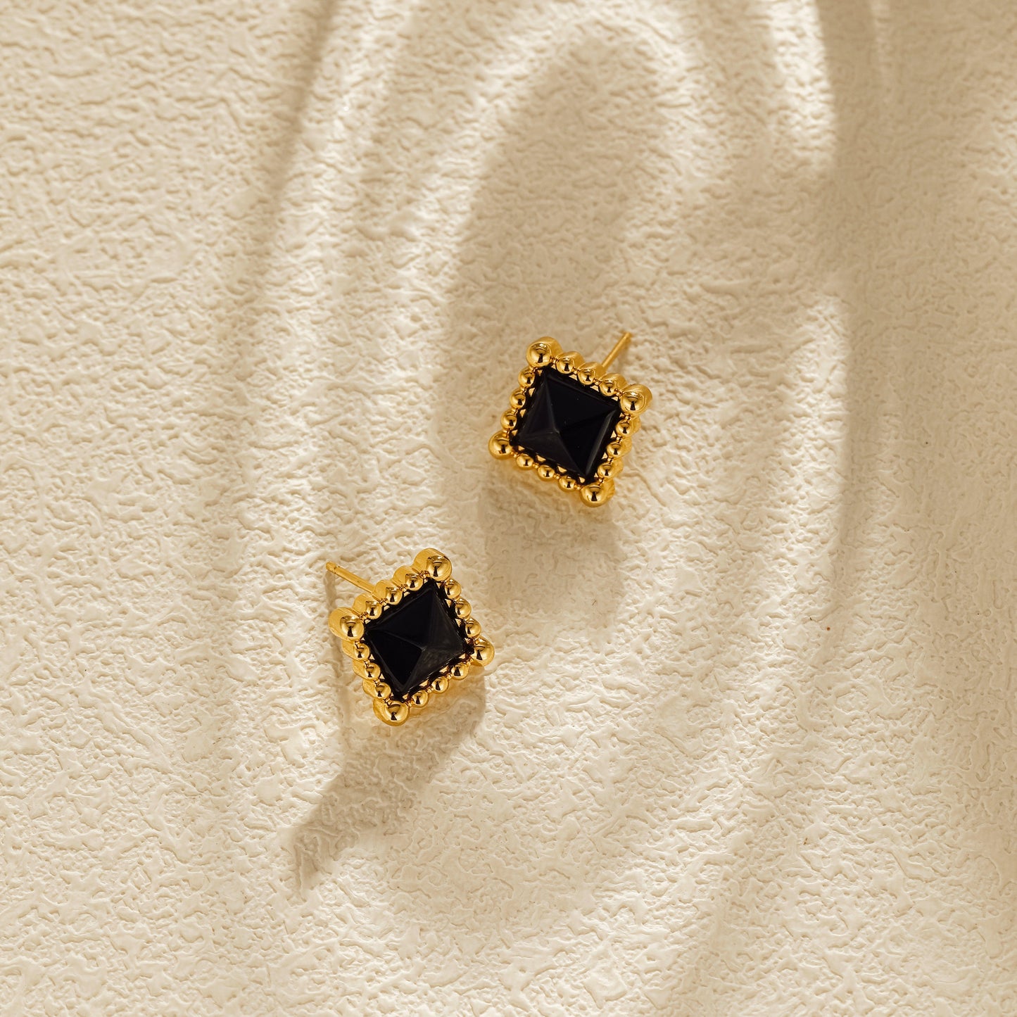 「Nocturne」Square stud earrings