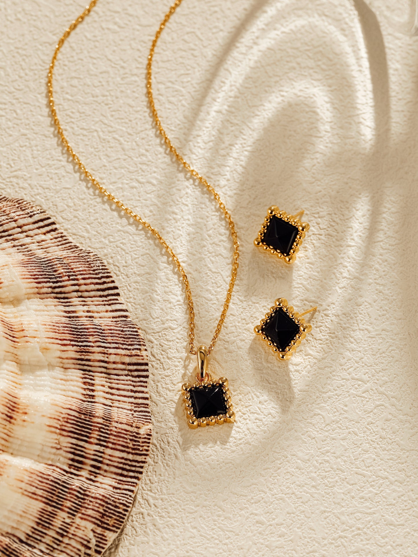 「Nocturne」Square pendant necklace