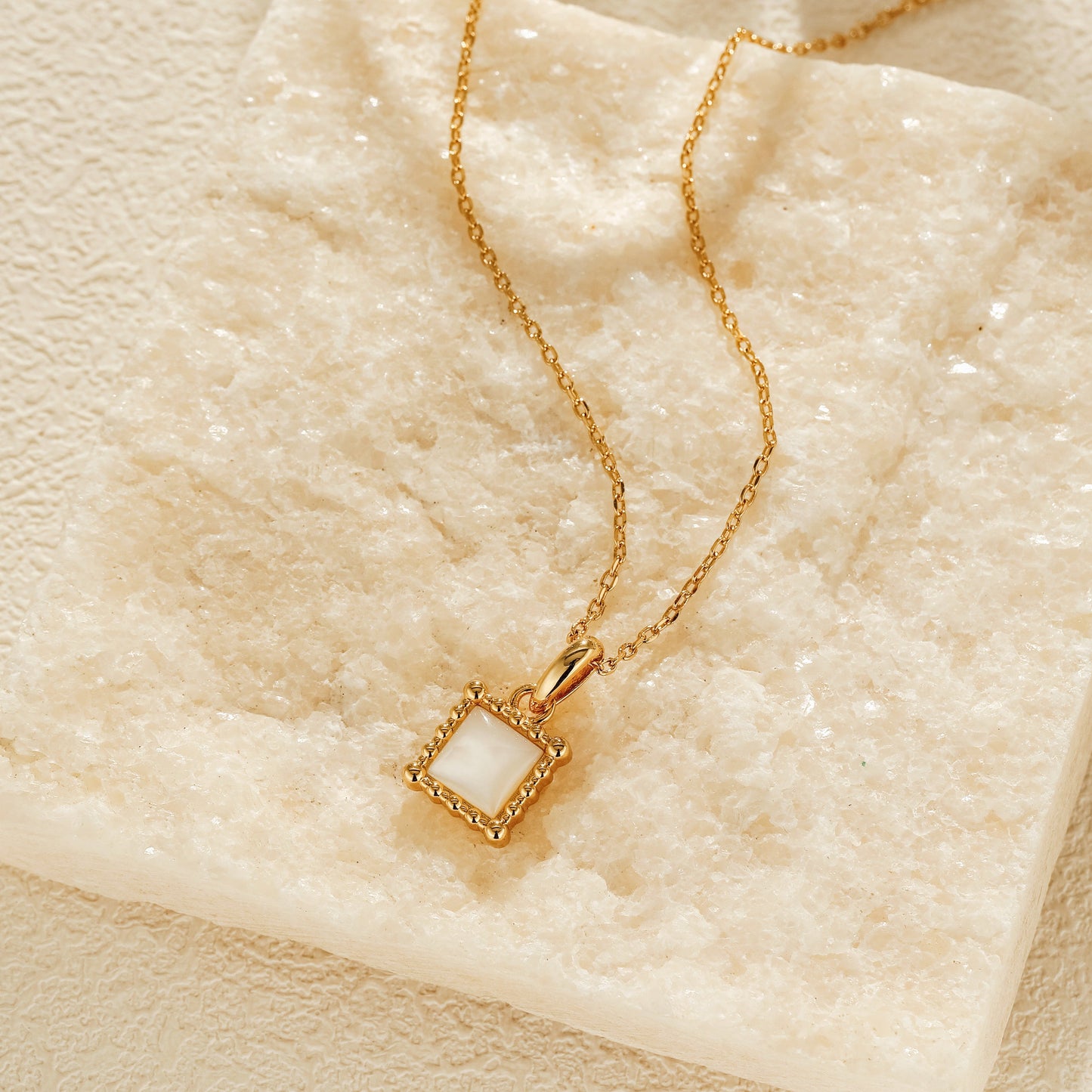 「Luna」Square pendant necklace