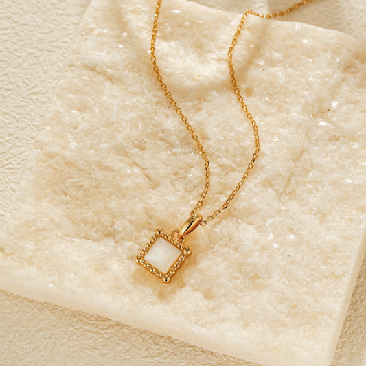 「Luna」Square pendant necklace