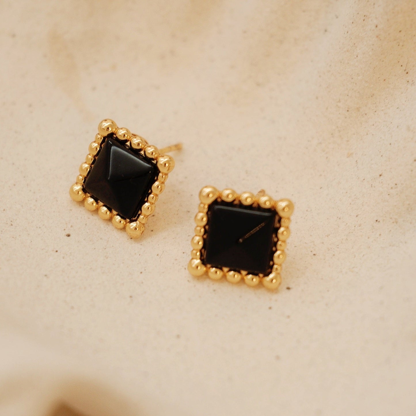 「Nocturne」Square stud earrings