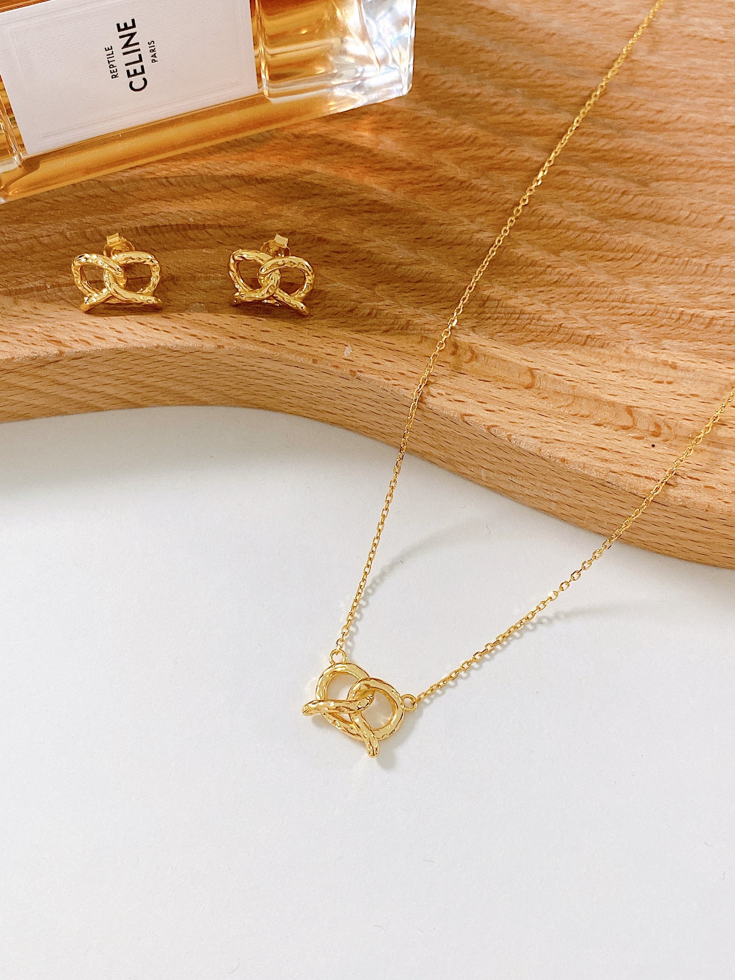 「Pretzel」Necklace